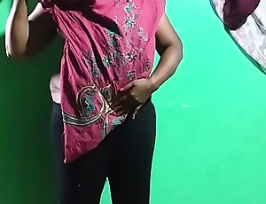 horny des itamil telugu kannada malayalam hindi indian vanitha showing chubby boobs and shaved pussy leggings press hard boobs press chew fretting pussy imprecation chubby big carrot