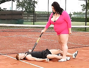 Chubby woman facesits on determination not what's what of trainer at the fuck-off court