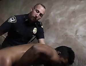Gay male cop handcuffed sex movie Suspect on the Run, Gets Deep Dick