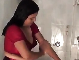 Desi Softcore Aunty Boobs Everywhere Shower