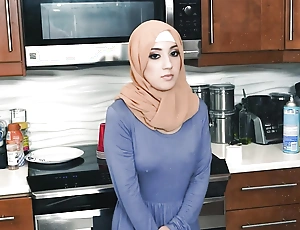 Hijab Hookup - Sexy Middle-Eastern Babe Willow Ryder Quarrel She Wasn't Innocent At All