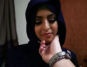 Arab amateur pussyfucked in sacristan pose